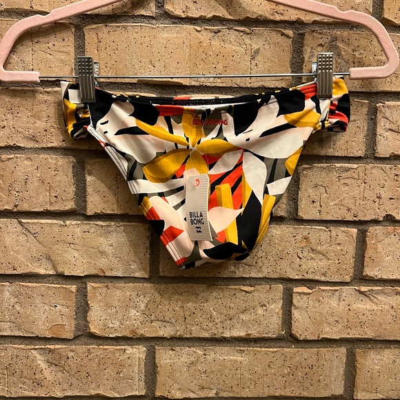 Billbong ruffle top bikini - Picture 6 of 7